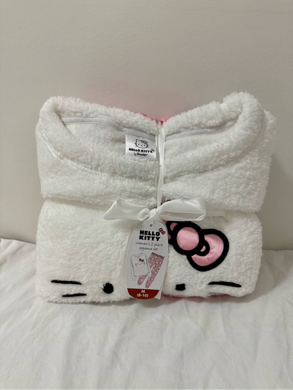 Hello Kitty Women’s White & Pink Plush Pajama Set
